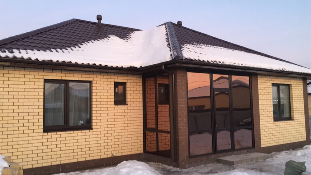 Установка входной группы в коттедже